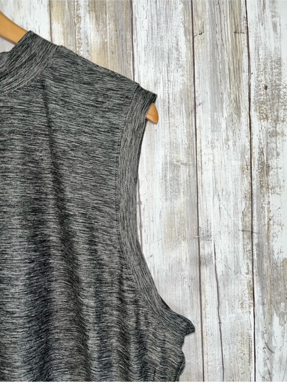 Calia by Carrie Underwood Gray Cropped Muscle Tank XXL Sleeveless Athletic Top - Picture 2 of 5